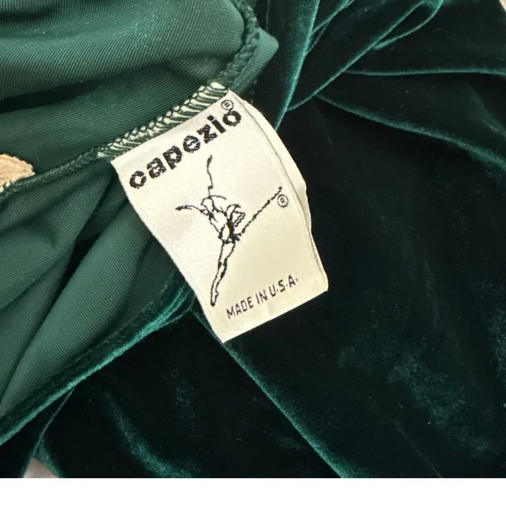 Capezio Short Sleeve Green Velvet One Piece Leotard Bodysuit Size Girl's Large